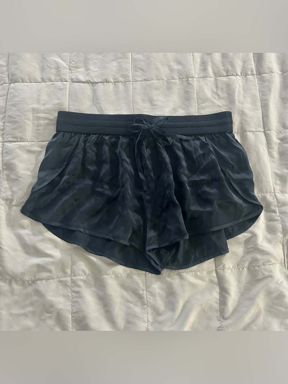 Yummie by Heather Thomson Black 100% Silk Petal Shorts, Drawstring Waist, XL